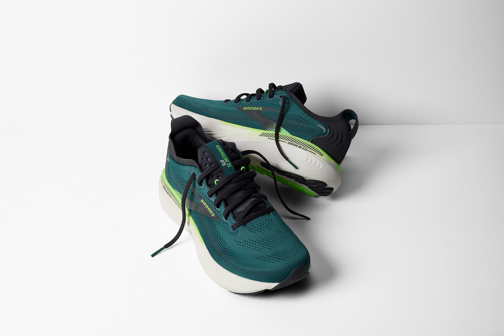 Mens Adrenaline GTS 25 Running Shoe