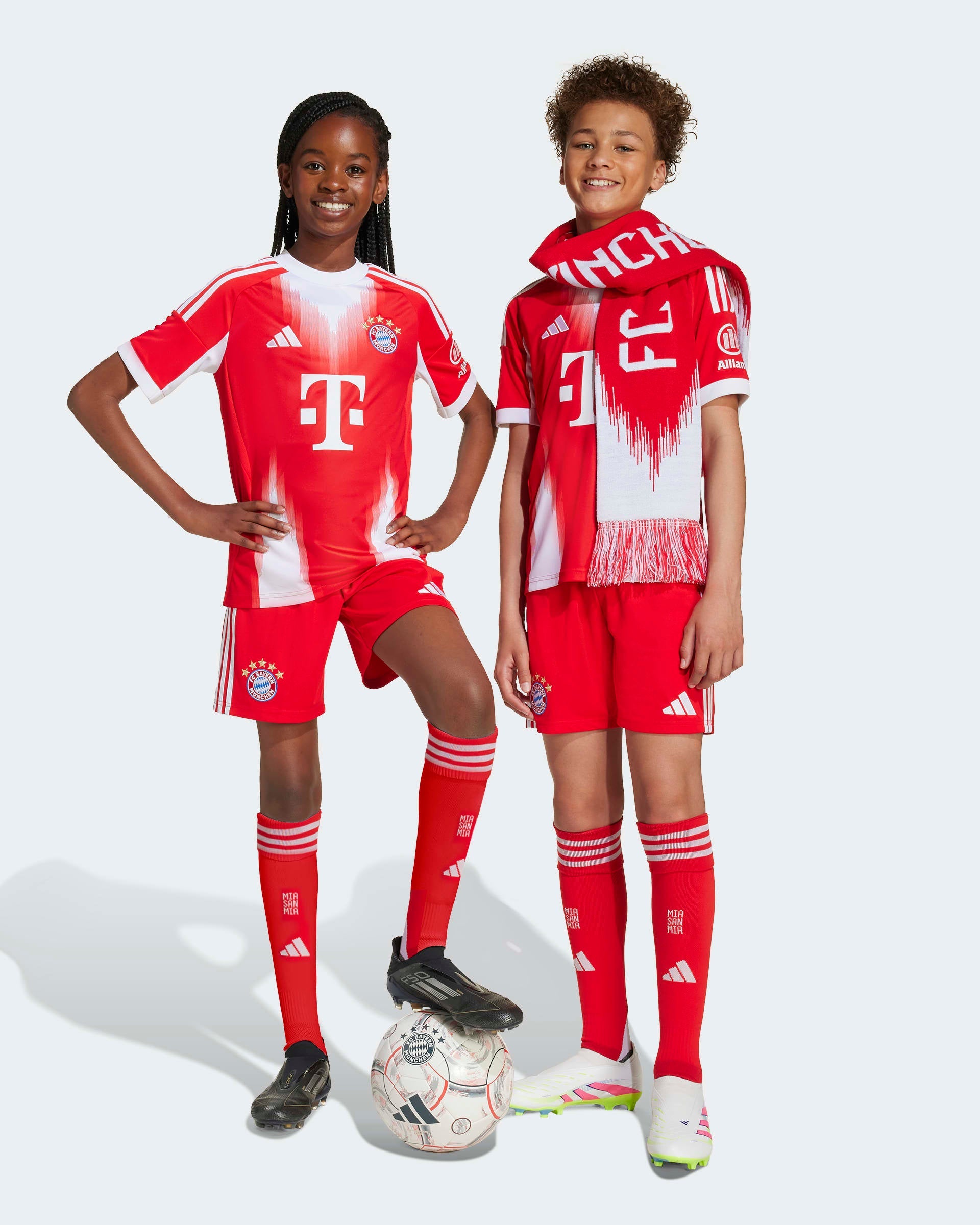 Junior FC Bayern Munich Home 25/26 Replica Shorts