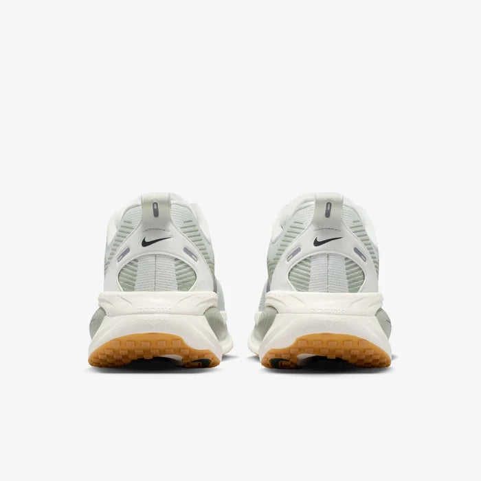 Mens Vomero 18 Running Shoe