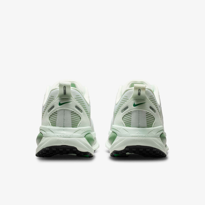 Womens Vomero 18 Running Shoe
