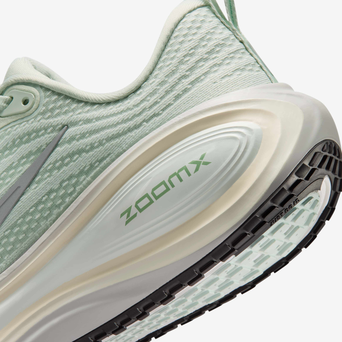 Womens Vomero Plus Running Shoe