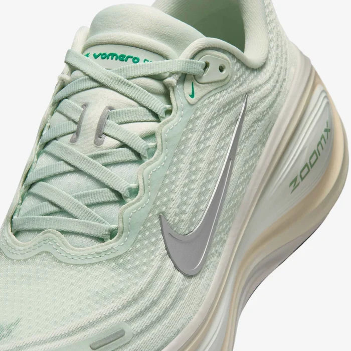 Womens Vomero Plus Running Shoe