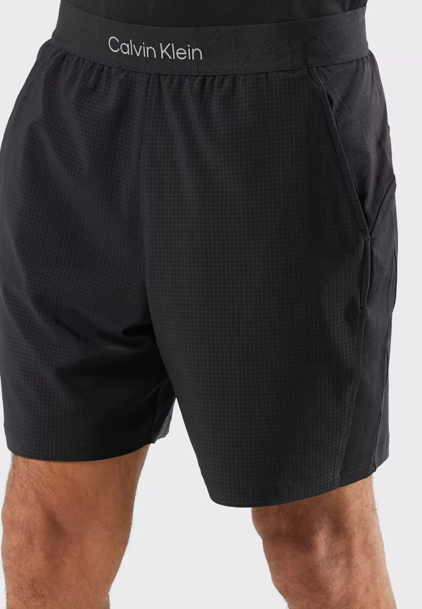 Mens Woven 7 Inch Short