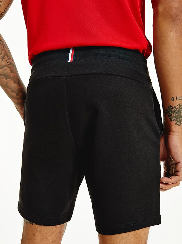 شورت تيري مزين بشعار للرجال